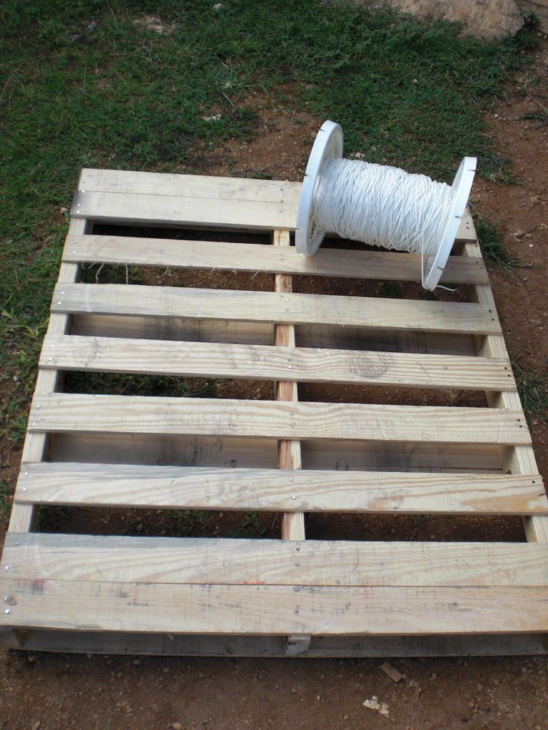 Hanging Chair: Paracord and Pallet Wood