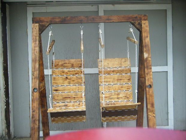 Hanging Chair: Paracord and Pallet Wood