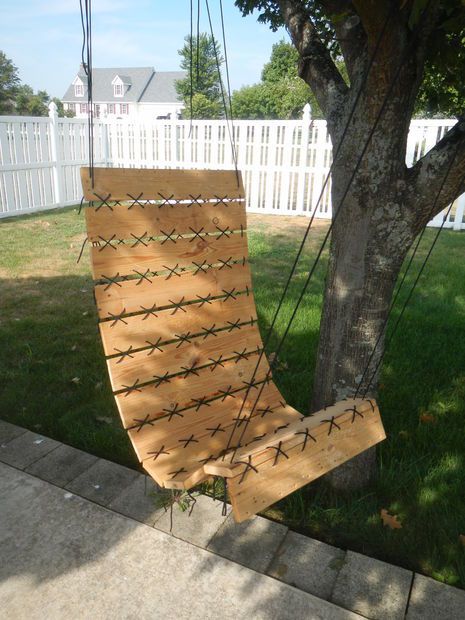 Hanging Chair: Paracord and Pallet Wood