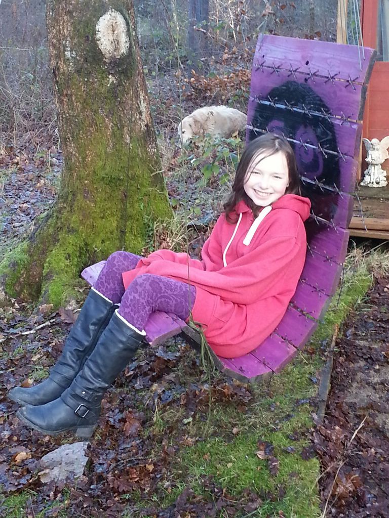 Hanging Chair: Paracord and Pallet Wood