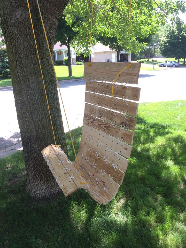 Hanging Chair: Paracord and Pallet Wood
