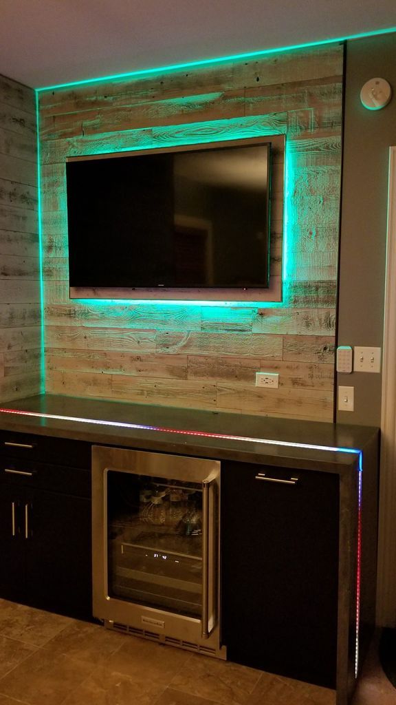 Encimera de Hormigón Tipo Cascada con Instalación de Luces LED
