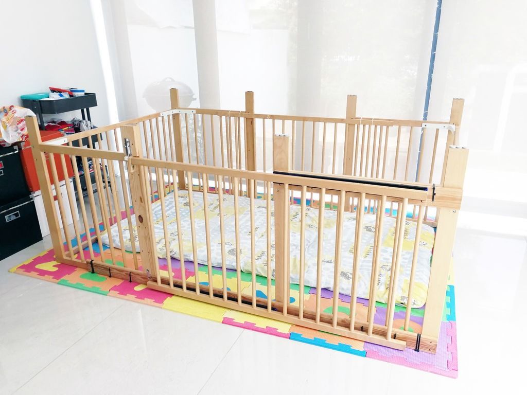 Children's Playpen with Sliding Door Made of Old Cribs