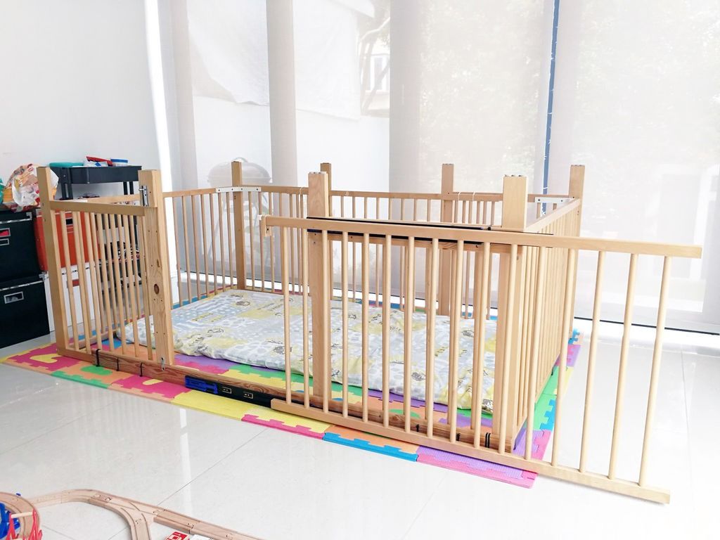 Children's Playpen with Sliding Door Made of Old Cribs