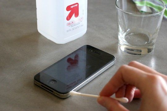 Desinfecta tu teléfono móvil de gérmenes con estas sugerencias