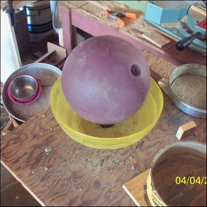 Cómo Hacer Plantador para el Jardín con una Bola de Boliche