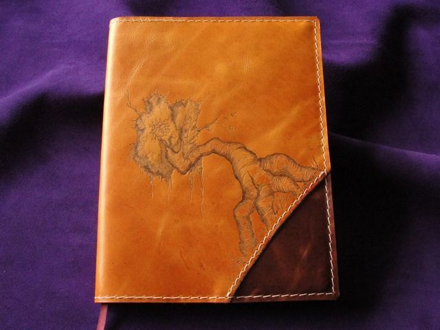 Cubierta de Cuero para Libro con Pirograbado