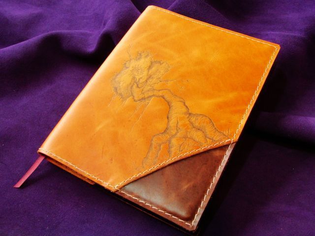 Cubierta de Cuero para Libro con Pirograbado