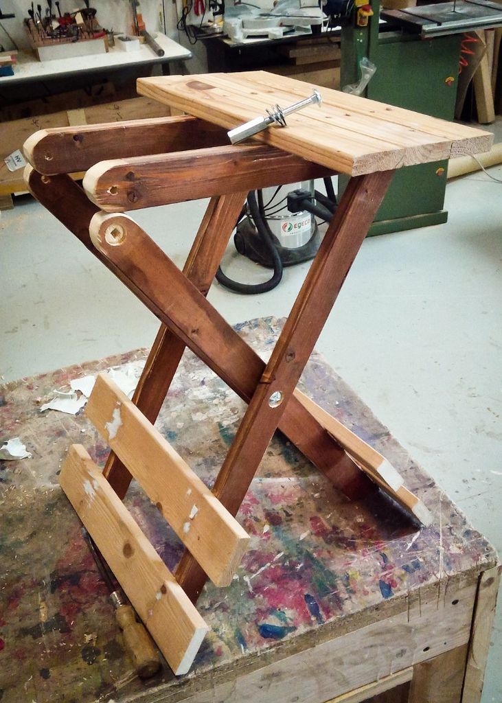 Cómo Hacer una Pequeña Mesa Plegable