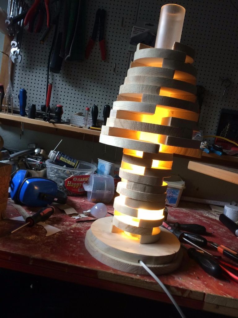 Increíble Lámpara de Madera Apilada