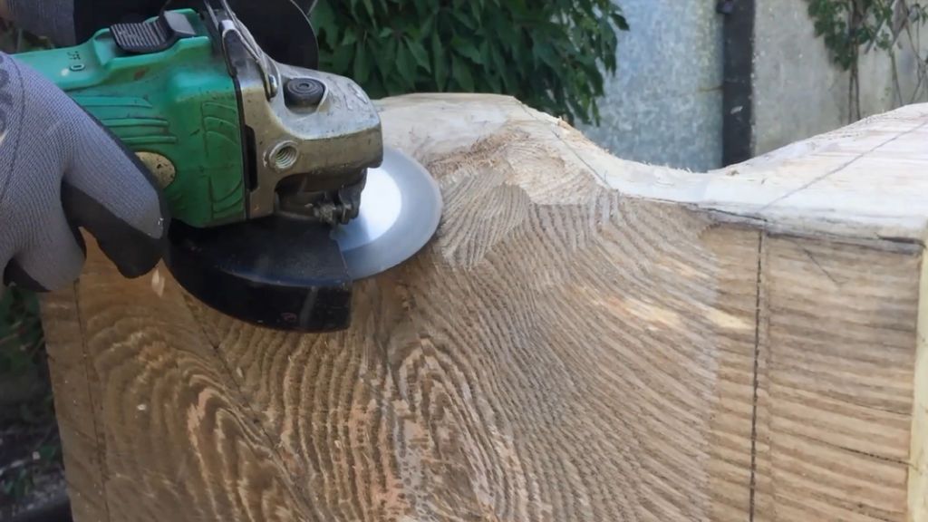 Taburete Enroscado de Madera y Mesa Lateral para Salas
