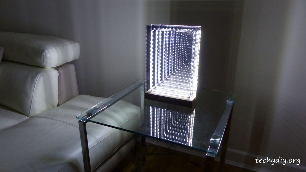 Moderna Lámpara de Mesa de Espejo Infinito y Luces LED