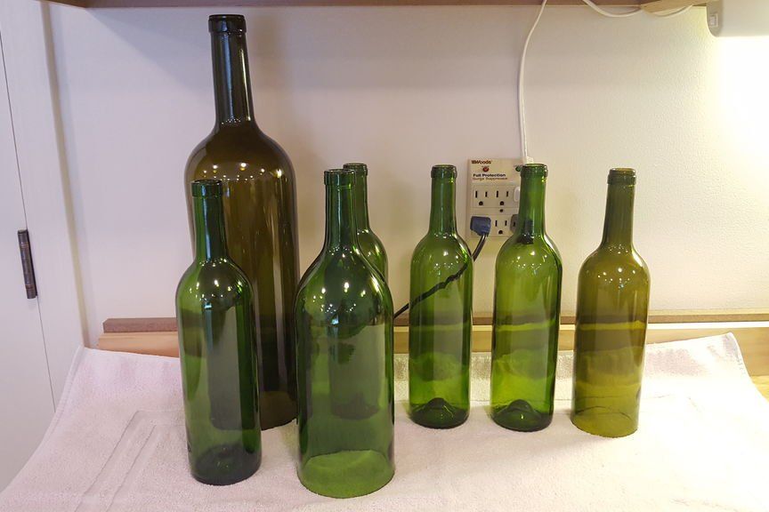 Lámpara de Pie Reciclando Botellas de Vino