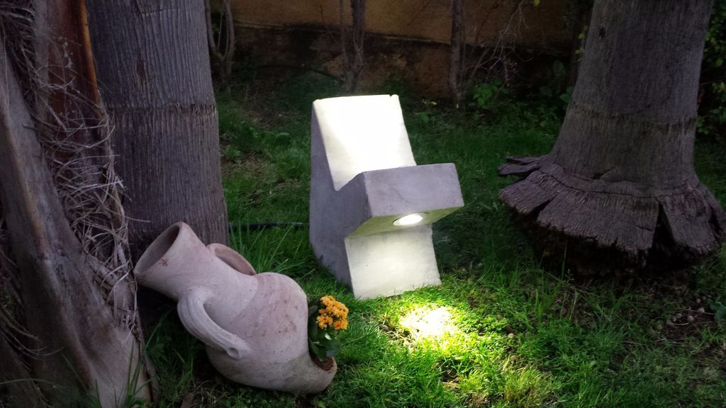 Iluminación para el Jardín Hecho de Hormigón