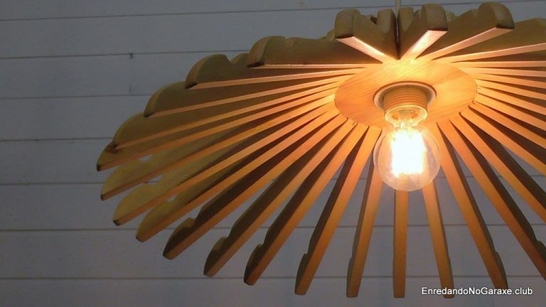 Cómo Hacer una Lámpara de Madera con Perchas