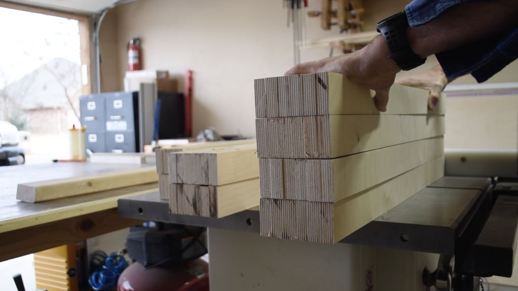 Fabricación de una Mesa de Gama Alta de Madera Contrachapada para el Comedor