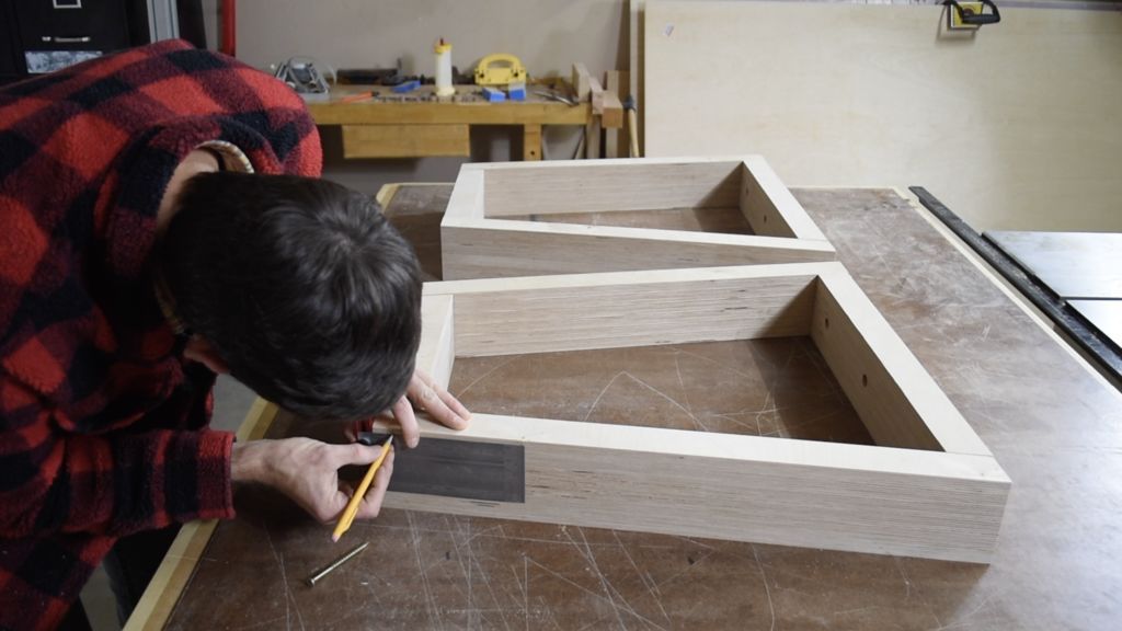 Fabricación de una Mesa de Gama Alta de Madera Contrachapada para el Comedor