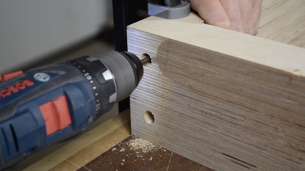 Fabricación de una Mesa de Gama Alta de Madera Contrachapada para el Comedor