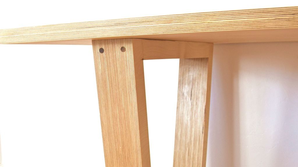 Fabricación de una Mesa de Gama Alta de Madera Contrachapada para el Comedor