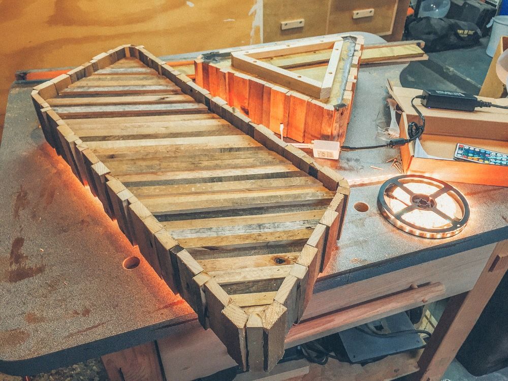 Genial Letrero de Luces Led y Madera de Pallets