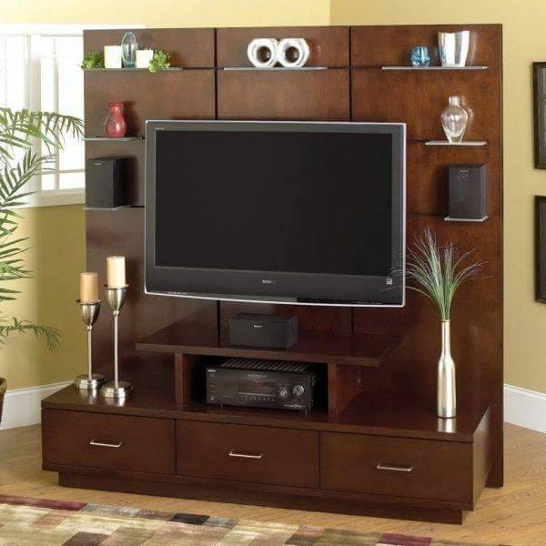 15 elegantes muebles de madera para montar tu televisor