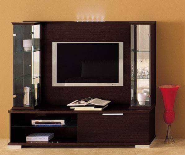 15 elegantes muebles de madera para montar tu televisor
