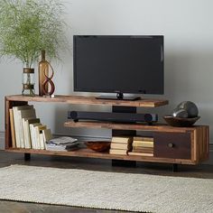 15 elegantes muebles de madera para montar tu televisor