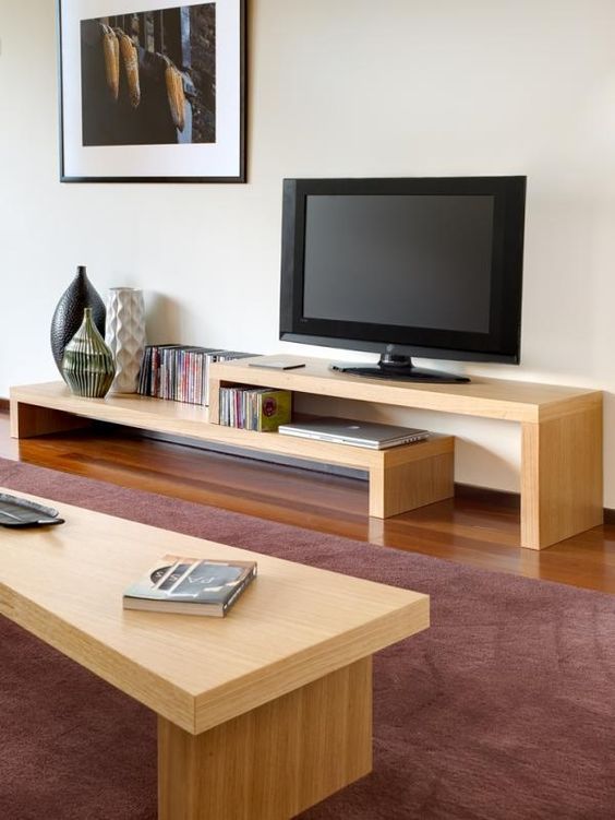 15 elegantes muebles de madera para montar tu televisor