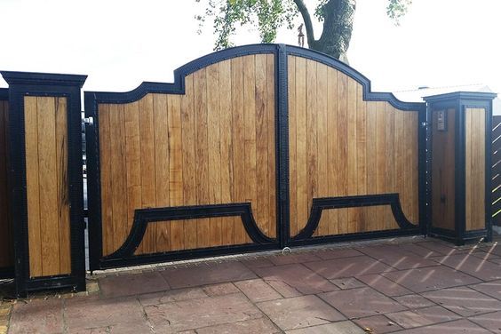 Puertas de madera clásica para la entrada de tu casa