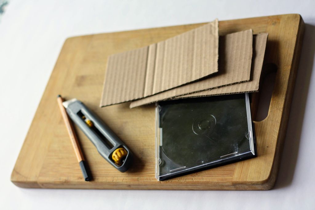 Cardboard Stand to Draw Easily with the Phone
