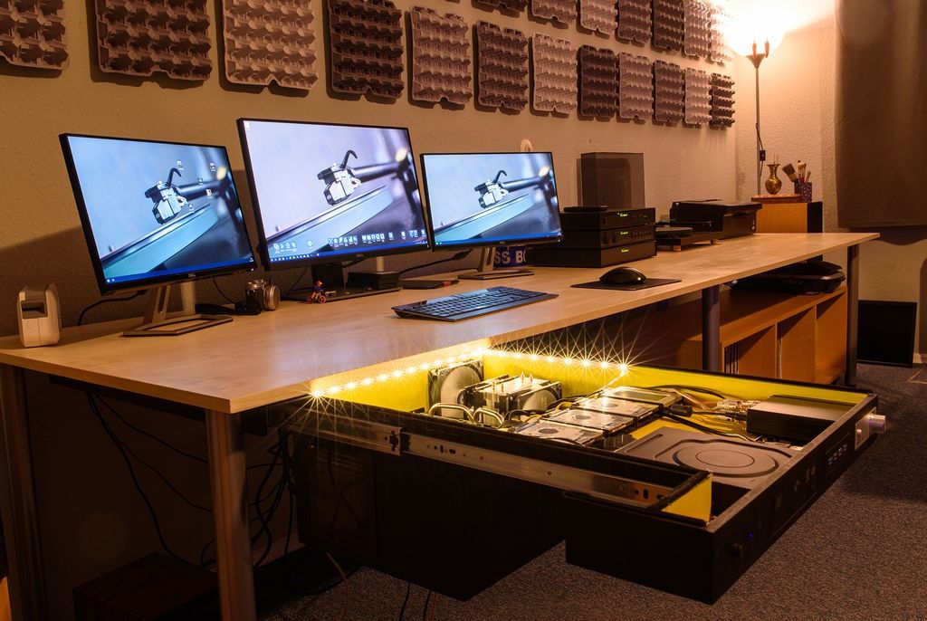 Drawer that Replaces the Computer Case and Stores All its Hardware Components