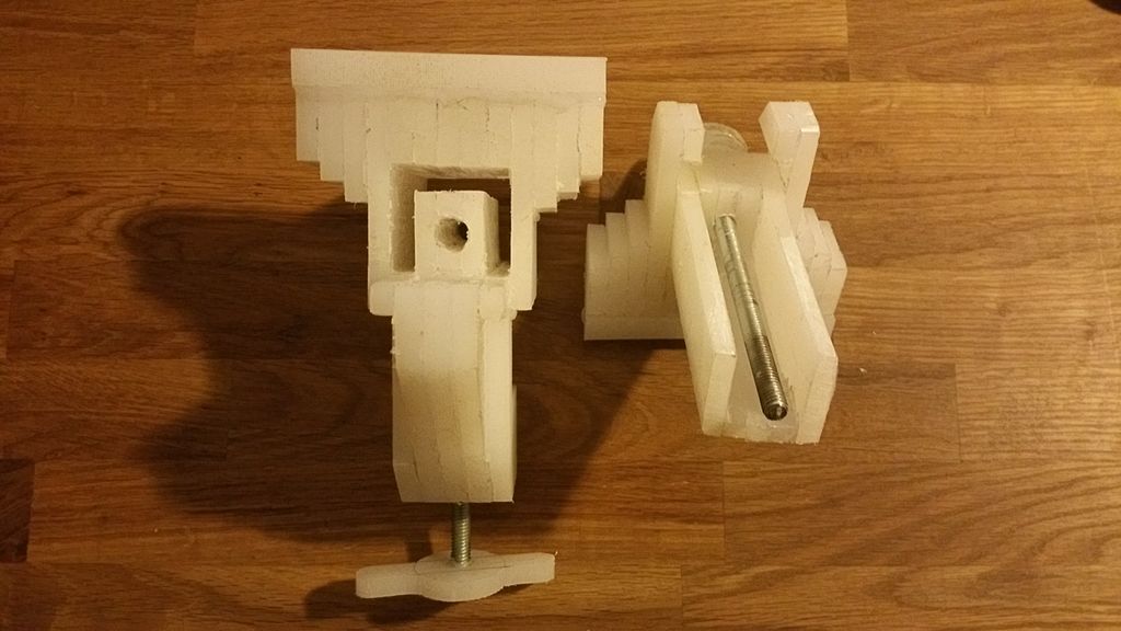 Mini Vise: Plastic Workbench Made from Ikea Plastic Boards