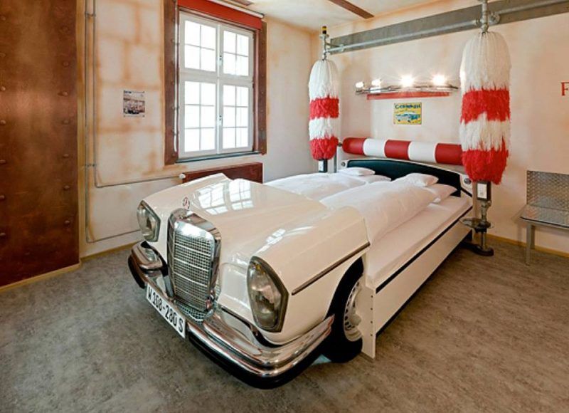 Muebles elaborados a base de automóviles