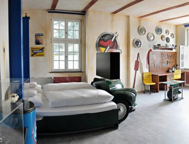 Muebles elaborados a base de automóviles