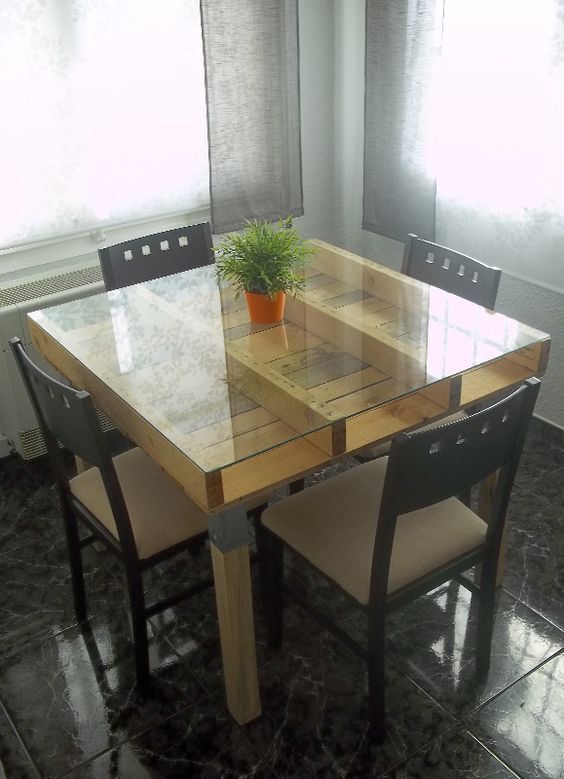 Pallet Table for the Dining Room