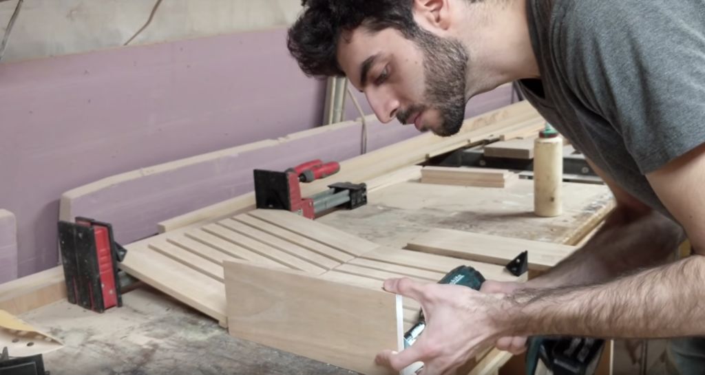 Modern Ribbon Bench for your Shoes
