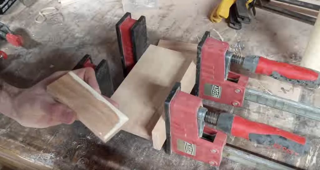 Modern Ribbon Bench for your Shoes