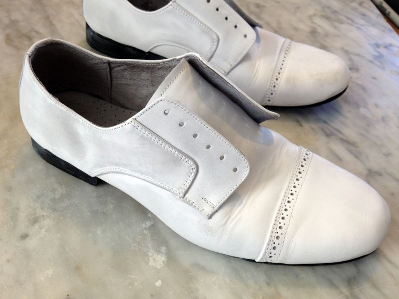 How to Paint Leather Shoes