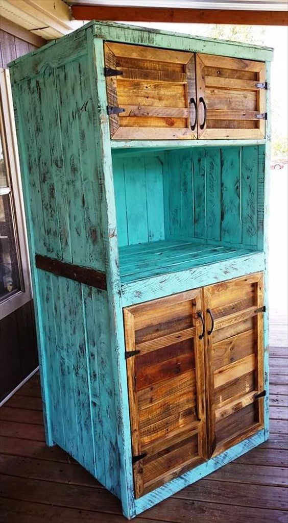 Rustic wooden cabinets to organize your room