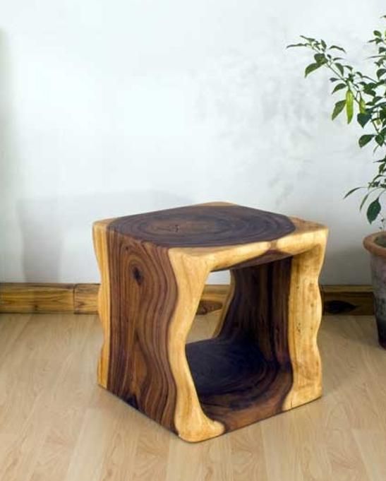 Elegantes muebles hechos con troncos