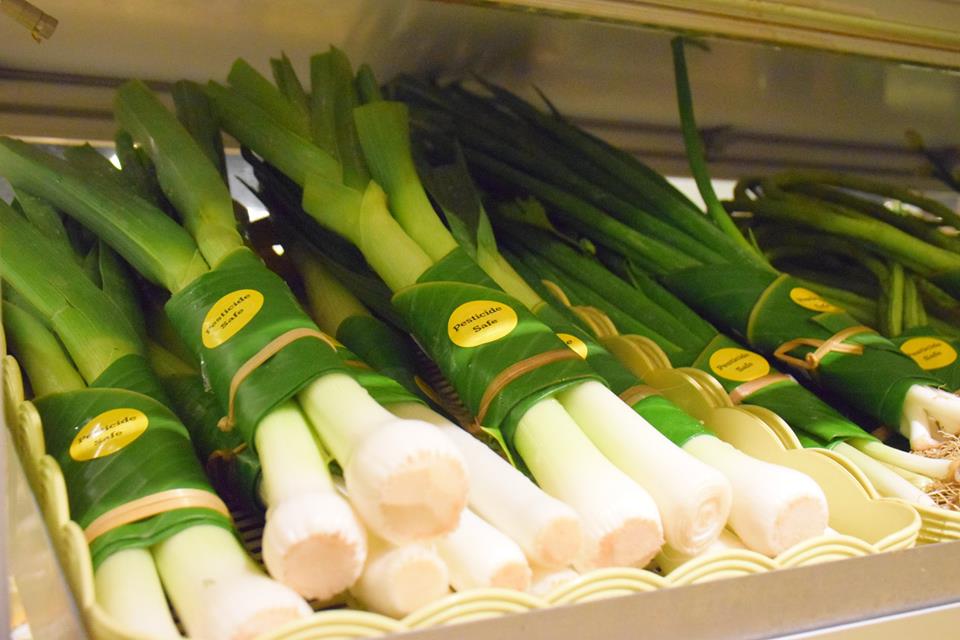 Supermercados Asiáticos vuelven a usar hojas