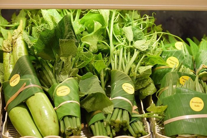Supermercados Asiáticos vuelven a usar hojas en lugar de plástico
