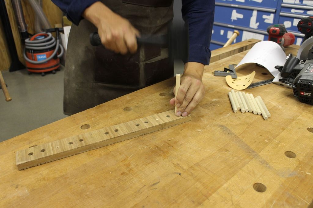 Cómo Hacer un Estante para Copas de Vino de Madera