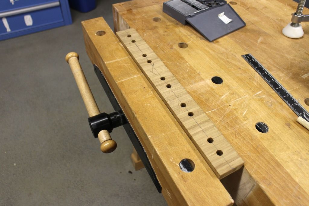 Cómo Hacer un Estante para Copas de Vino de Madera
